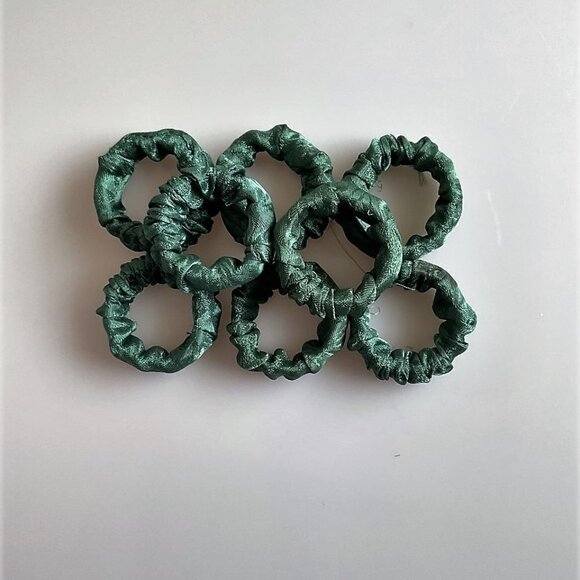 VINTAGE FOREST GREEN CLOTH NAPKINS & RINGS SET 16 PIECES - Picture 8 of 11